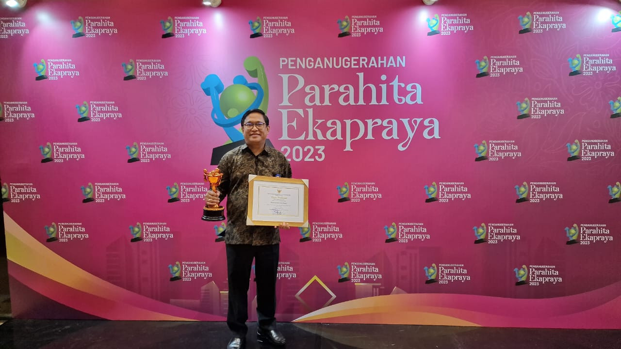 Kemlu mendapatkan Anugerah Parahita Ekapraya Kategori Nindya untuk pelaksanaan PUG 2021-2022