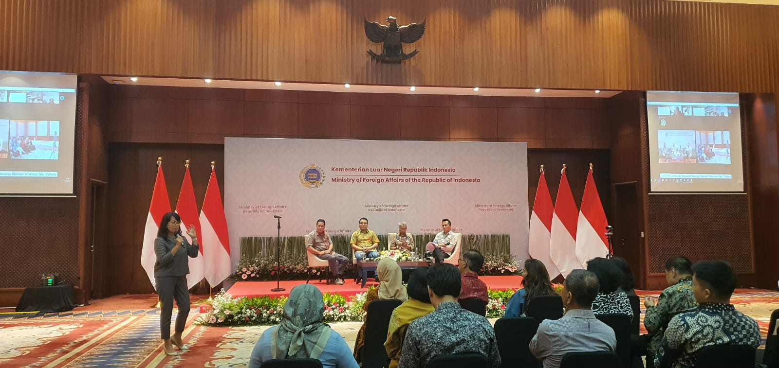 Heading toward Fatherless Society: Mengulik Dinamika Keluarga Diplomat